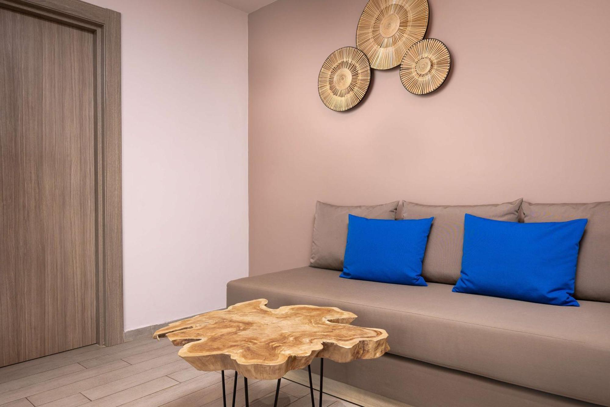Radisson Blu Resort Al Hoceima Exterior photo A teak root table